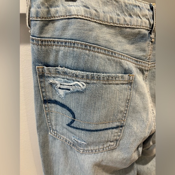 Never worn- AE tomgirl jeans - Picture 4 of 5